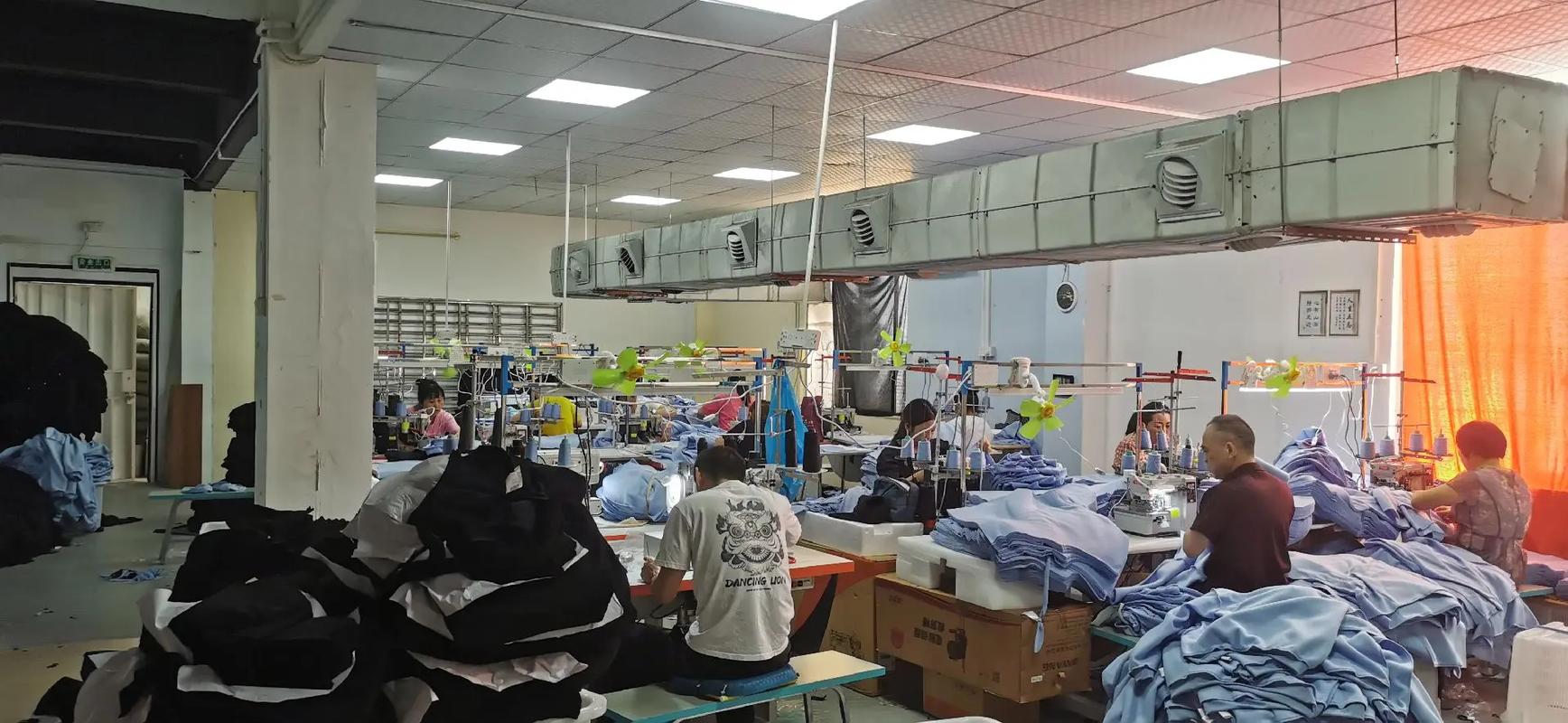 帶你走進服裝廠 車間實拍，揭秘服裝服飾零售的源頭